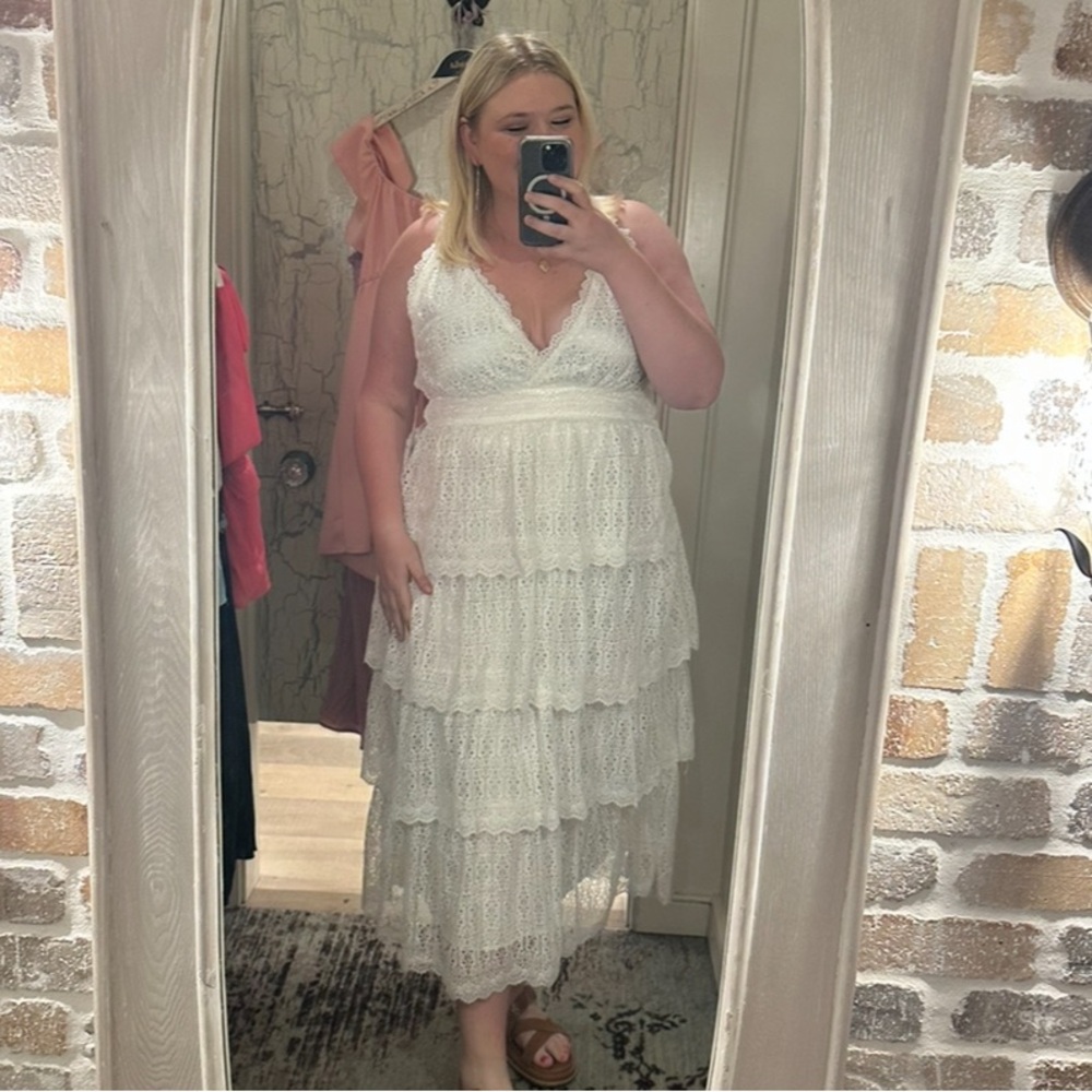 Arula white tiered dress size 14-16